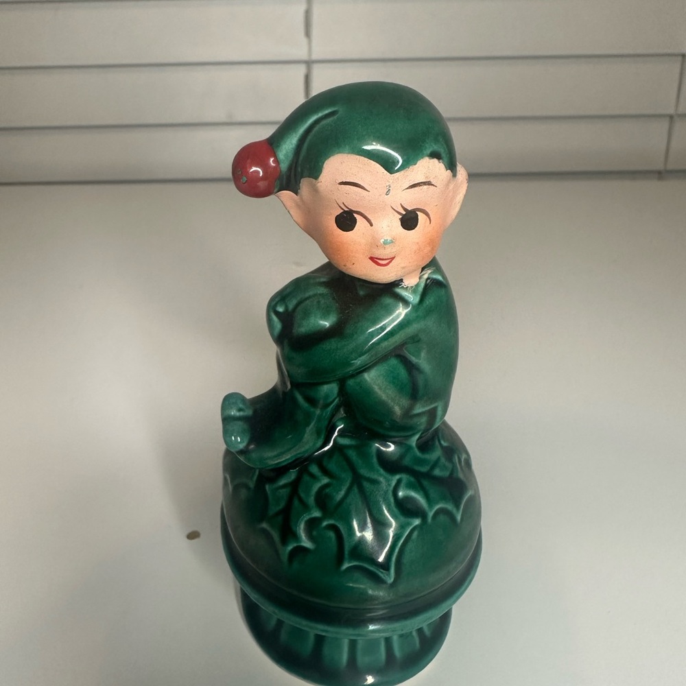 Inarco Pixie Figurine Knee Hugger Elf
